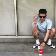 戴墨镜的帅气男生头像(优选34张)