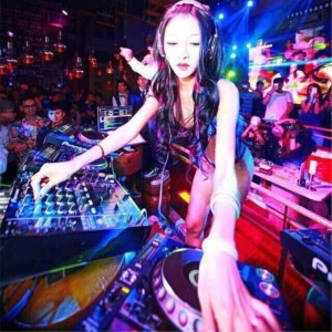 夜店女生头像图片大全(优选45张)