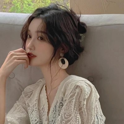 2023年微信美女头像(优选26张)