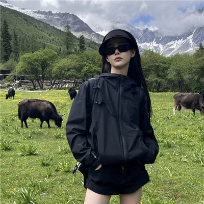 很绝的氛围感微信女头(精选12张)