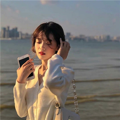 很绝的氛围感微信女头(精选12张)