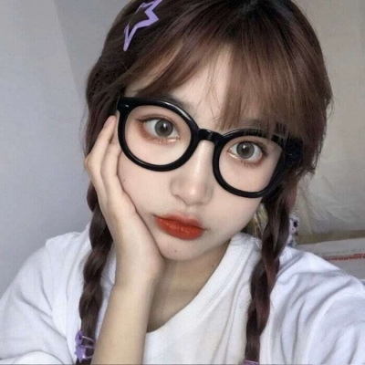 高清好看的眼镜气质女生头像图片(优选22张)