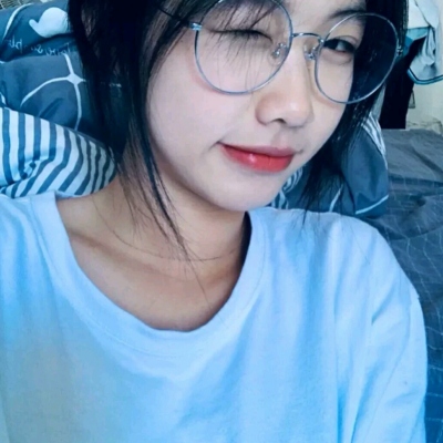 高清好看的眼镜气质女生头像图片(优选22张)