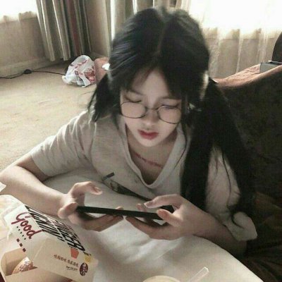 高清好看的眼镜气质女生头像图片(优选22张)