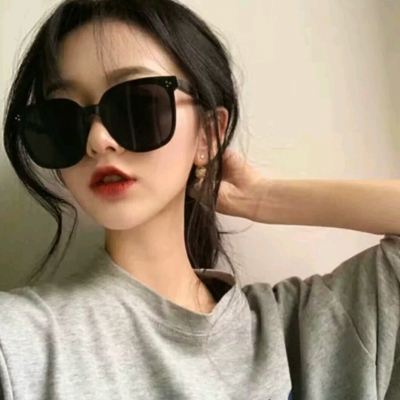 高清好看的眼镜气质女生头像图片(优选22张)