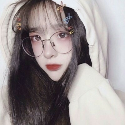 高清好看的眼镜气质女生头像图片(优选22张)