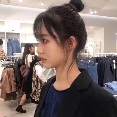 甜甜的又很酷酷的美女微信头像(精选36张)