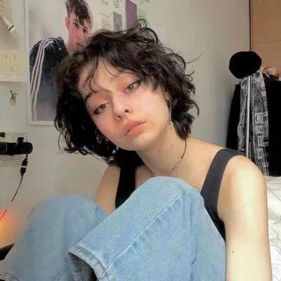 甜甜的又很酷酷的美女微信头像(精选36张)