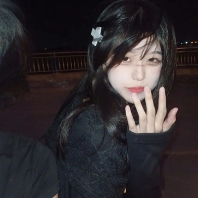 甜甜的又很酷酷的美女微信头像(精选36张)