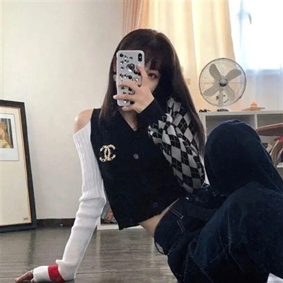 甜甜的又很酷酷的美女微信头像(精选36张)