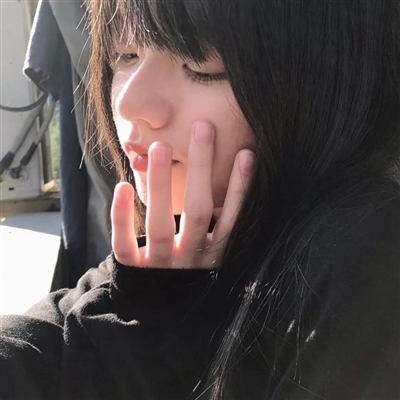 甜甜的又很酷酷的美女微信头像(精选36张)
