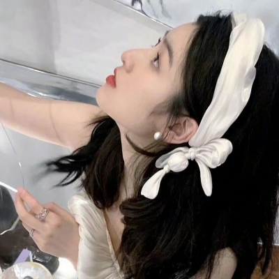 甜甜的又很酷酷的美女微信头像(精选36张)