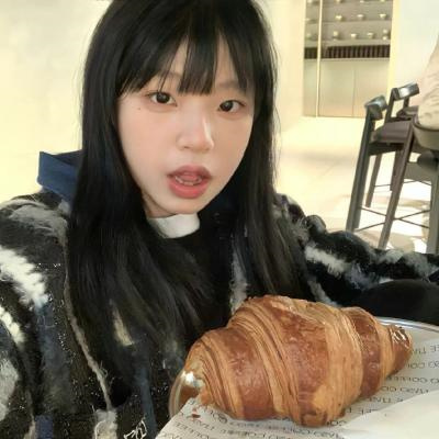 甜甜的又很酷酷的美女微信头像(精选36张)