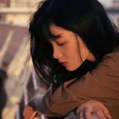 甜甜的又很酷酷的美女微信头像(精选36张)