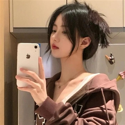 甜甜的又很酷酷的美女微信头像(精选36张)
