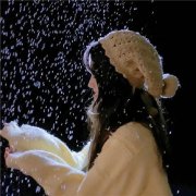 高清好看的氛围感美女头像图片(精选40张)