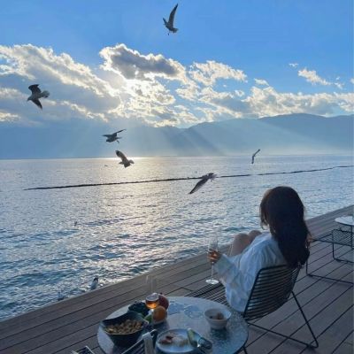 高级气质有品位的微信女生头像(精选35张)