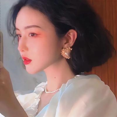 清新简约的小女生头像(24张)