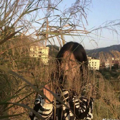 清新简约的小女生头像(24张)