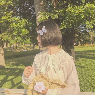 清新简约的小女生头像(24张)
