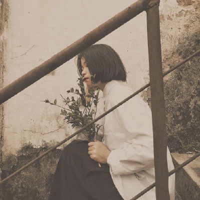 清新简约的小女生头像(24张)