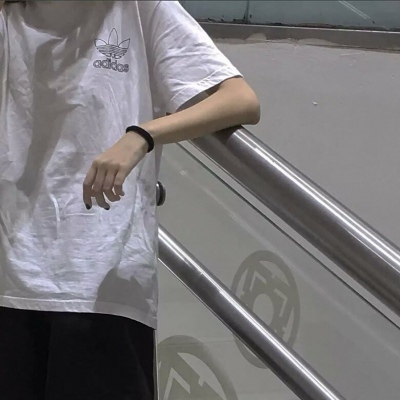 情侣头像一左一右配对真人图片(共24张)