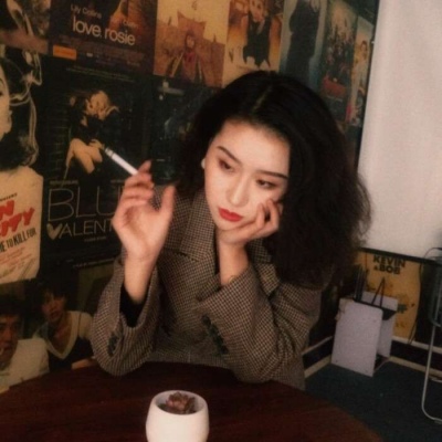 高清好看的女生头像港风系图片(精选32张)