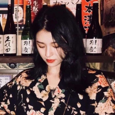 高清好看的女生头像港风系图片(精选32张)