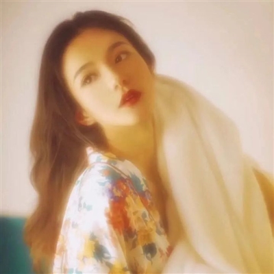 高清好看的女生头像港风系图片(精选32张)