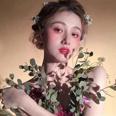 高清好看的女生头像港风系图片(精选32张)