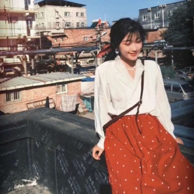 高清好看的女生头像港风系图片(精选32张)