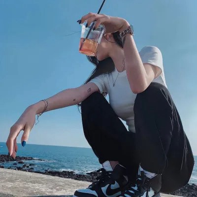 2023年最酷的女生头像(38张)