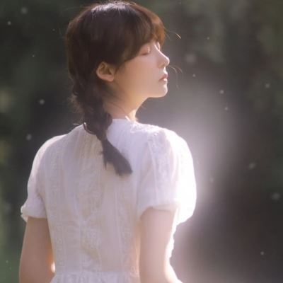 安静淡然的意境头像女(18张)