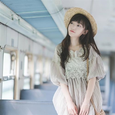 安静淡然的意境头像女(18张)