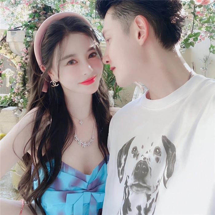 情侣头像2024最新版可爱一男一女(10张)