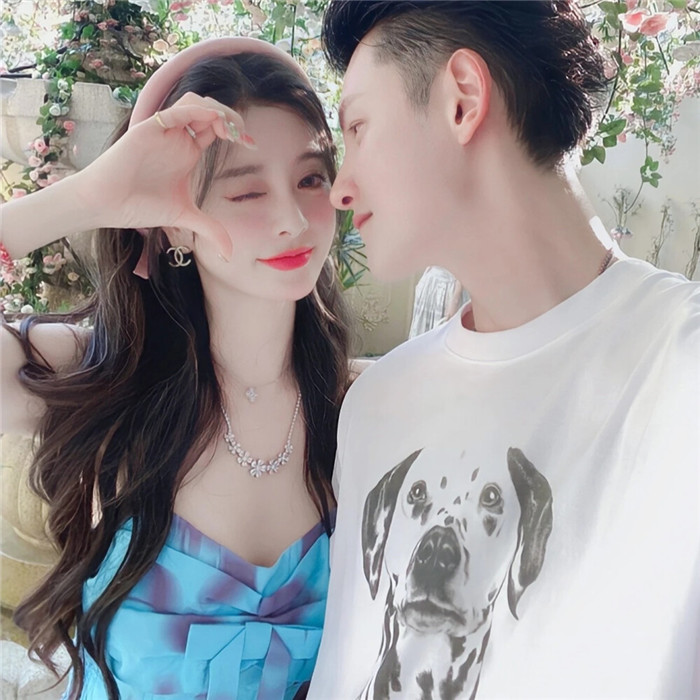 情侣头像2024最新版可爱一男一女(10张)
