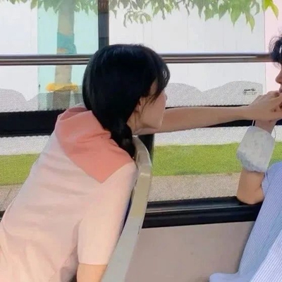 情侣头像2024最新版可爱一男一女(10张)